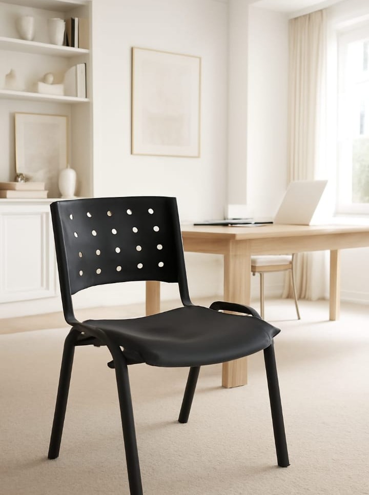 Cadeira Preta Polipropileno Estrutura de Aço